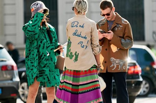 Ξέρουμε από τώρα ποια είναι η φούστα που θα φορεθεί όσο τίποτα άλλο το ερχόμενο φθινόπωρο