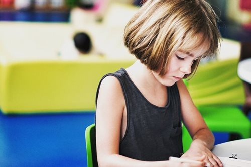 Χαρίστε τις σχολικές τσάντες και τη γραφική ύλη που δε χρειάζεστε πια σε παιδιά που τα έχουν ανάγκη