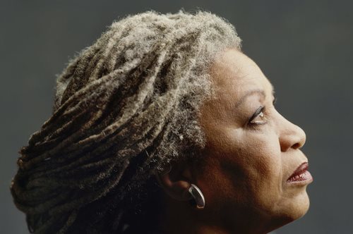 «Ο θάνατος ίσως είναι το νόημα της ζωής»: Πέθανε η συγγραφέας Τόνι Μόρισον, βραβευμένη με Νόμπελ