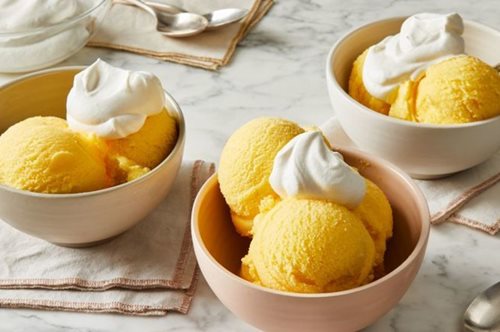 Sherbet πορτοκαλιού με τρία μόλις υλικά. Ολόδροσο, κρεμώδες, ευωδιάζει εσπεριδοειδή