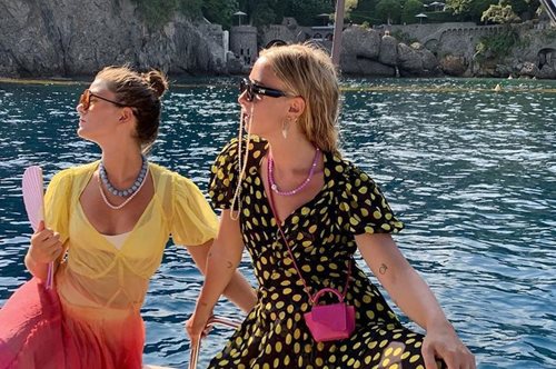 Το νούμερο ένα αξεσουάρ του φθινοπώρου είναι εδώ. Δίνει ασύγκριτη πολυτέλεια σε κάθε λουκ