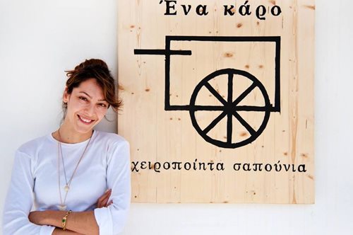 Ένα Κάρο χειροποίητα σαπούνια από μια γυναίκα που επέλεξε να ζει στην Τήνο