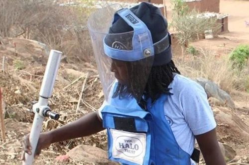 Οι γενναίες γυναίκες της Αγκόλα: Καθαρίζουν την πατρίδα τους από τις νάρκες