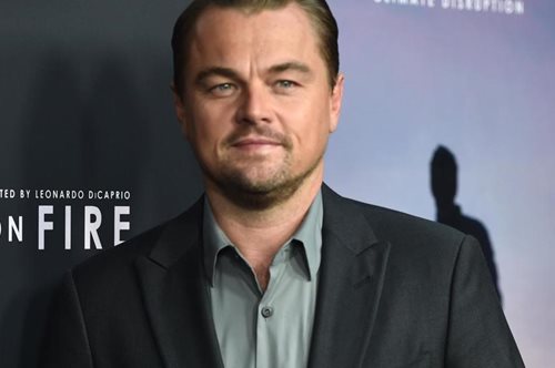 «Πλαστικές σακούλες και καθίσματα τουαλέτας»:Η ανάρτηση του Ντι Κάπριο για τα πλαστικά στην Άνδρο