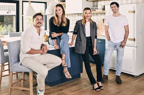 Έχουν και οι ηθοποιοί γραφείο. Μία ματιά στον εκλεπτυσμένης ομορφιάς χώρο εργασίας της Μάργκοτ Ρόμπι