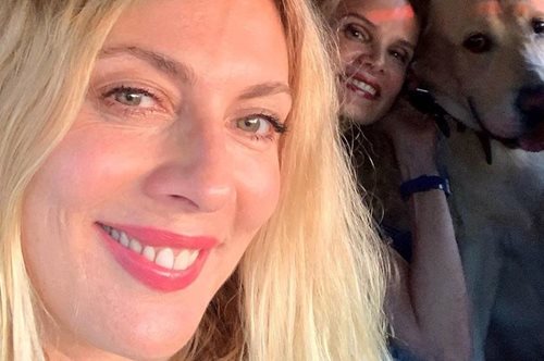 'Ενα πάρτι στο οποίο πήγε όλο το ελληνικό θέατρο. Η Σμαράγδα Καρύδη έγινε 50 και το γιόρτασε