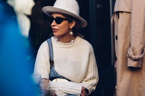 Το στιλάτο αξεσουάρ με τις πέρλες που μας προκάλεσε έκπληξη -εκεί δεν τις φανταζόμασταν 