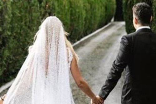 Η ανάρτηση της σχεδιάστριας. Με νυφικό Celia Kritharioti παντρεύτηκε η Έλενα Ράπτη