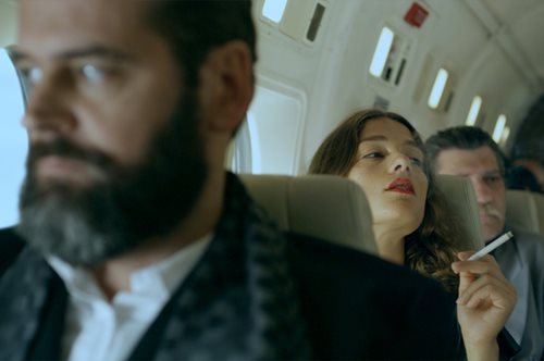 Γιατί τα αεροπλάνα έχουν ακόμα τασάκια αν και απαγορεύεται το κάπνισμα;