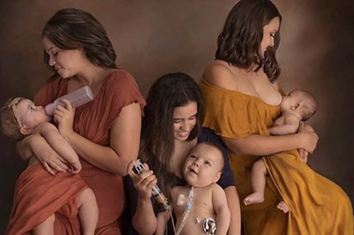 «Μαμάδες σταματήστε να κρίνετε η μία την άλλη». Η εντυπωσιακή φωτογραφία που εμψυχώνει τις γυναίκες