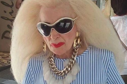 Ένας ελληνικός λογαριασμός στο ίνσταγκραμ περιγράφει με εικόνες το στυλ των περαστικών στον δρόμο