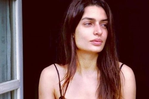 Η Τόνια Σωτηροπούλου καταγγέλλει παραδοσιακό έθιμο με βασανισμό ζώων στη Λέσβο  