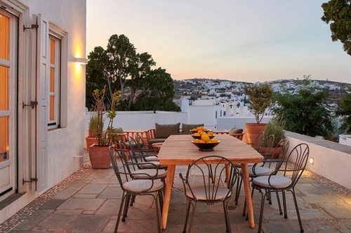 Ένα ανακαινισμένο ξενοδοχείο του 1650 στη Σίφνο αποτελεί το ορόσημο της φιλοξενίας στο νησί 