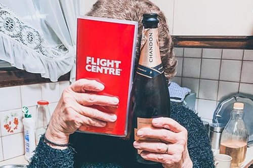 Μελβούρνη:Ελληνίδα γιαγιά μοιράζει φαγητό στους γείτονες, εκείνοι της αγοράζουν εισιτήριο για Ελλάδα