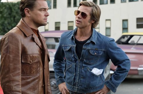 H Wrangler επανακυκλοφορεί το vintage μπουφάν που φοράει ο Μπραντ Πιτ στο «Κάποτε στο...Χόλιγουντ» 