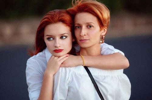 «Η μαμά μου είναι 43 και νομίζω πως είμαι υιοθετημένη»: Η ανάρτηση μιας κόρης που έγινε viral 