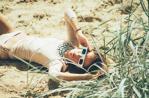 Σα βγεις στον πηγαιμό για την Μύκονο να εύχεσαι να 'χει τηλεπαρουσιάστριες ο δρόμος 