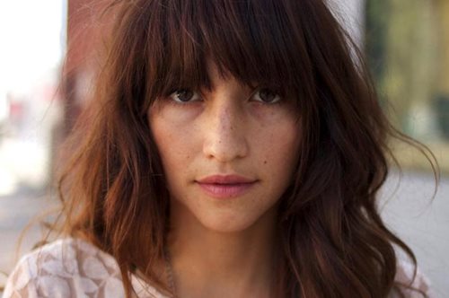 Δείτε αν σας πηγαίνουν οι αφέλειες χωρίς να κόψετε τα μαλλιά σας