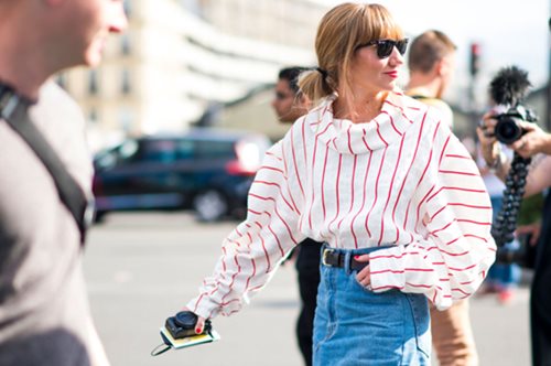 Η μόδα υπερβάλει: Έχετε προσέξει τι γίνεται με τα μανίκια φέτος; 