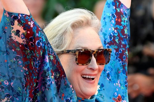 Με φόρεμα που μοιάζει με πίνακα. Η Μέριλ Στριπ αποθεώθηκε από το κοινό στη Βενετία 