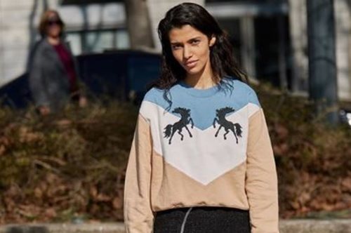 Tις γνωρίζουμε ήδη. Oι 3 κορυφαίες τάσεις στα πουλόβερ για τον χειμώνα του 2019-2020