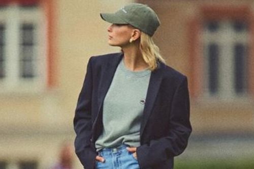 Η Hailey Bieber εμφανίστηκε με το πιο χαριτωμένο τρεντ στα τζιν που φοριέται σε κάθε εποχή