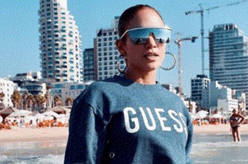 Με αυτό το μαγιό η Τζένιφερ Λόπεζ μοιάζει να μην έχει ηλικία 