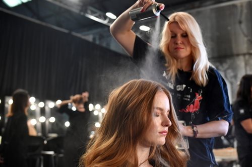 Μην κάνετε γεμάτες αφέλειες αν έχετε αυτό το σχήμα προσώπου, προειδοποιεί ένας ειδικός