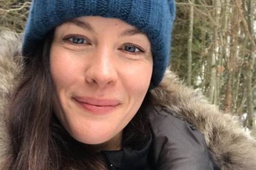 Μετά τα 40: Η Λιβ Τάιλερ έχει την τελειότερη επιδερμίδα και αυτό είναι το οικονομικό μυστικό της