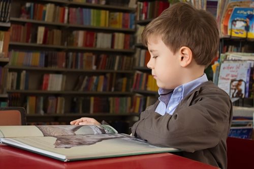 «Μόνο η ζωή να εύχεστε να επιβραβεύσει τα παιδιά για την επίτευξη της μόρφωσης, όχι η σημαία»