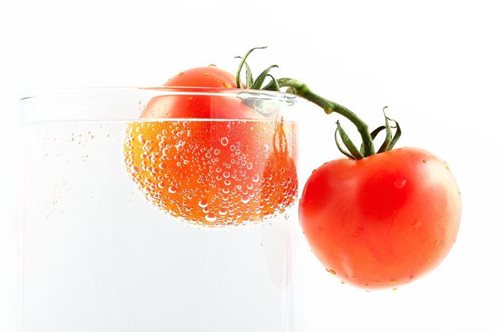 Όλα όσα θα συμβούν στο σώμα και το πρόσωπό σας αν αρχίσετε να τρώτε μία ντομάτα τη μέρα