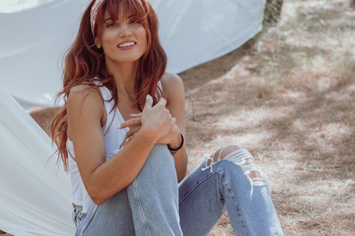 Η νέα συλλογή sneakers της Μαίρης Συνατσάκη φλερτάρει με τα τρεντ της εποχής