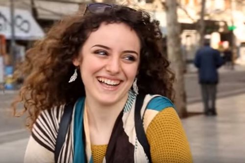 Η Action Aid έφτιαξε το πιο χαμογελαστό βίντεο για την Παγκόσμια Ημέρα της Γυναίκας