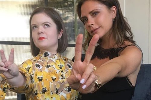 «Πανοπλία μου τα ρούχα»: Μια influencer με ύψος 1,04 μ. στην πρώτη σειρά των επιδείξεων μόδας