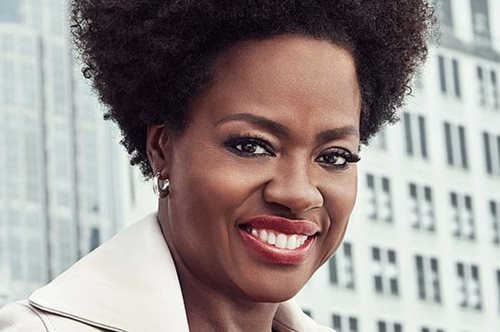 «Η αποτυχία με έκανε χοντρόπετση». Η Βαϊόλα Ντέιβις είναι το νέο πρόσωπο της L'Oreal