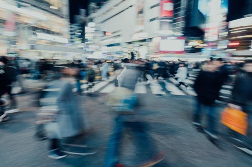 Άνθρωποι από χώμα που θα γίνουν χώμα: Μέχρι τότε θα ζήσουν 