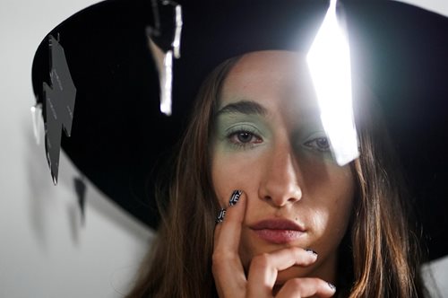 Έκπληξη: Ένα χρώμα μανικιούρ που μέχρι τώρα θεωρούσαμε άκομψο, φέτος ξαφνικά γίνεται μπεστ σέλερ