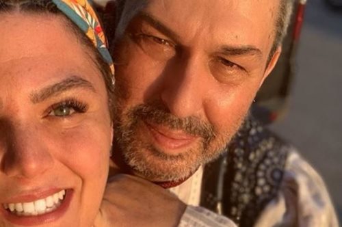 «Στα επτά μου τον επέλεξα για πατέρα μου». Η Δανάη Μπάρκα μιλάει για τον Χρήστο Χατζηπαναγιώτη