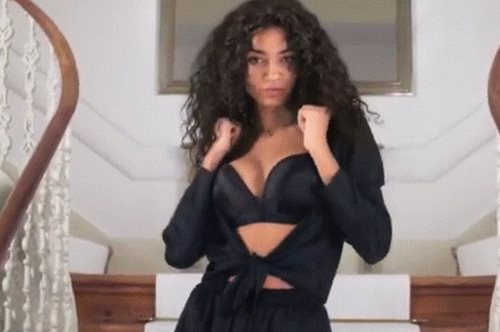 Αυτό είναι το σουτιέν που θα αναβαθμίσει ένα outfit: Ένα μοντέλο συμβουλεύει 