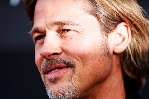 Γιατί ο μισός και βάλε πλανήτης συζητάει για τη φωτογράφιση του Μπραντ Πιτ στο αμερικανικό GQ