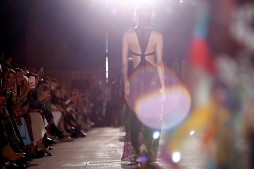 Η μόδα τους γυρίζει την πλάτη: Αυτά τα παπούτσια πέρασαν στο χρονοντούλαπο της ιστορίας φέτος