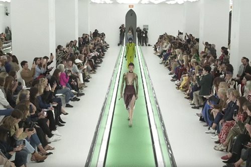 Η πασαρέλα του Gucci για το καλοκαίρι του 2020 έκρυβε μια δυσάρεστη έκπληξη