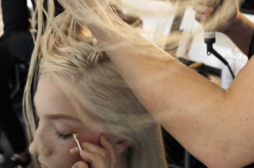 Μια μικρή αλλαγή στη διατροφή θα δώσει στα μαλλιά σας εντυπωσιακό μήκος και πυκνότητα