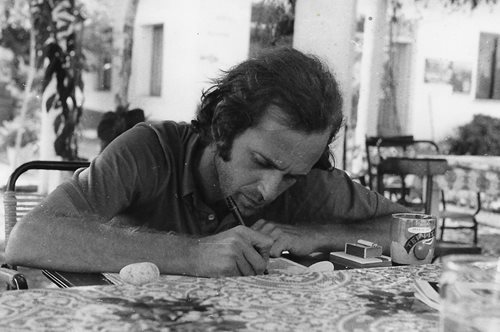 Ο λόγος που δεν πρέπει να χάσεις την έκθεση «τσίκι-τσίκι» του Αλέξη Ακριθάκη στο Μπενάκη