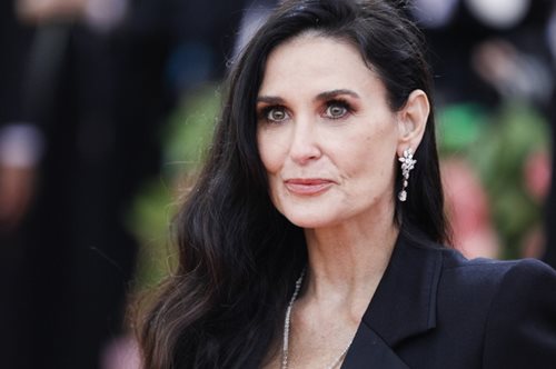 Βιασμός, ménage à trois, ναρκωτικά, ασφαλιστικά μέτρα: Η Ντέμι Μουρ αναζητά απεγνωσμένα αγάπη