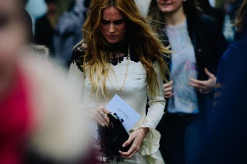 Αυτά είναι τα παπούτσια που θα σε περάσουν από το καλοκαίρι στο φθινόπωρο