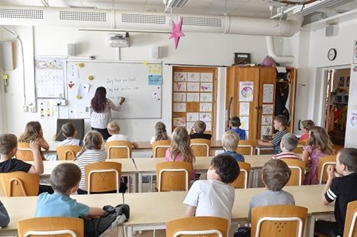 Προωθημένη εκπαίδευση: Σε σχολείο της Σουηδίας διδάσκουν τις «Δεκαέξι Συνήθειες του Μυαλού»