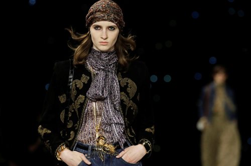 Ντύσου επιτέλους σαν ενήλικη. Η μία λεπτομέρεια στο λουκ που κάνει όλη την δουλειά