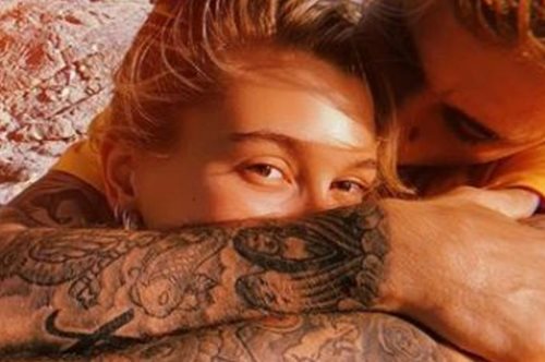 Εκείνη φορούσε Vivienne Westwood, εκείνος έπινε μόνο νερό. Οι Justin και Hailey ξαναπαντρεύτηκαν 