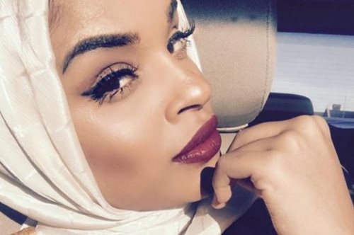 Εκτυφλωτικά όμορφες γυναίκες που φορούν χιτζάμπ 